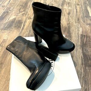Steve Madden -Nancie bootie - BNWT